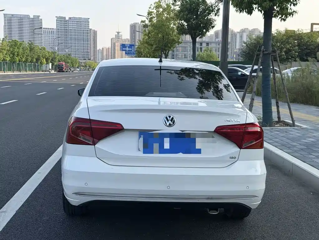 Volkswagen Jetta 2018 — фото 8