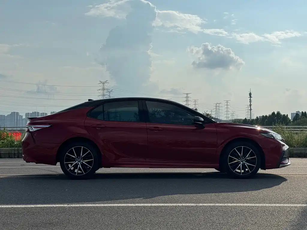 Toyota Camry 2021 — фото 7