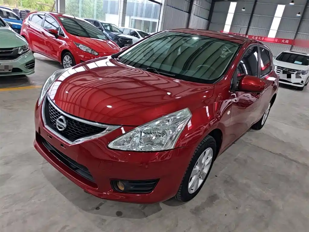 Nissan Tiida 2016 — фото 1