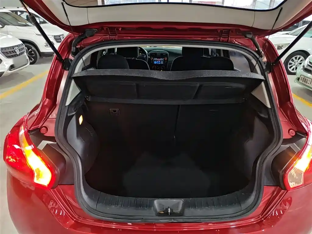 Nissan Tiida 2016 — фото 19