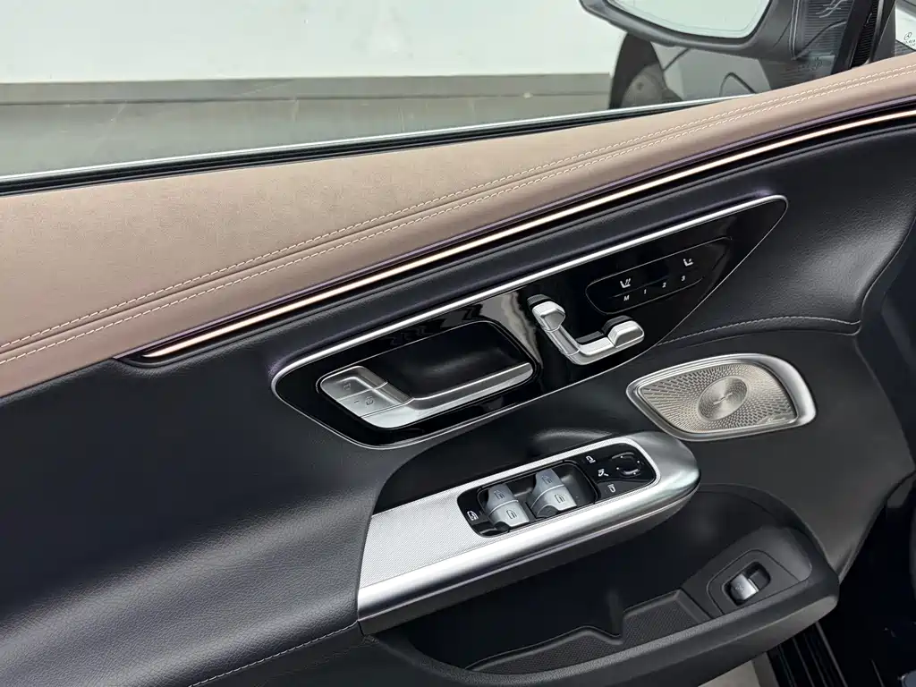 Mercedes-Benz EQE 2025 — фото 15
