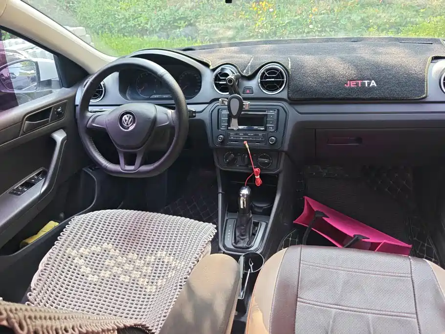 Volkswagen Jetta 2019 — фото 12