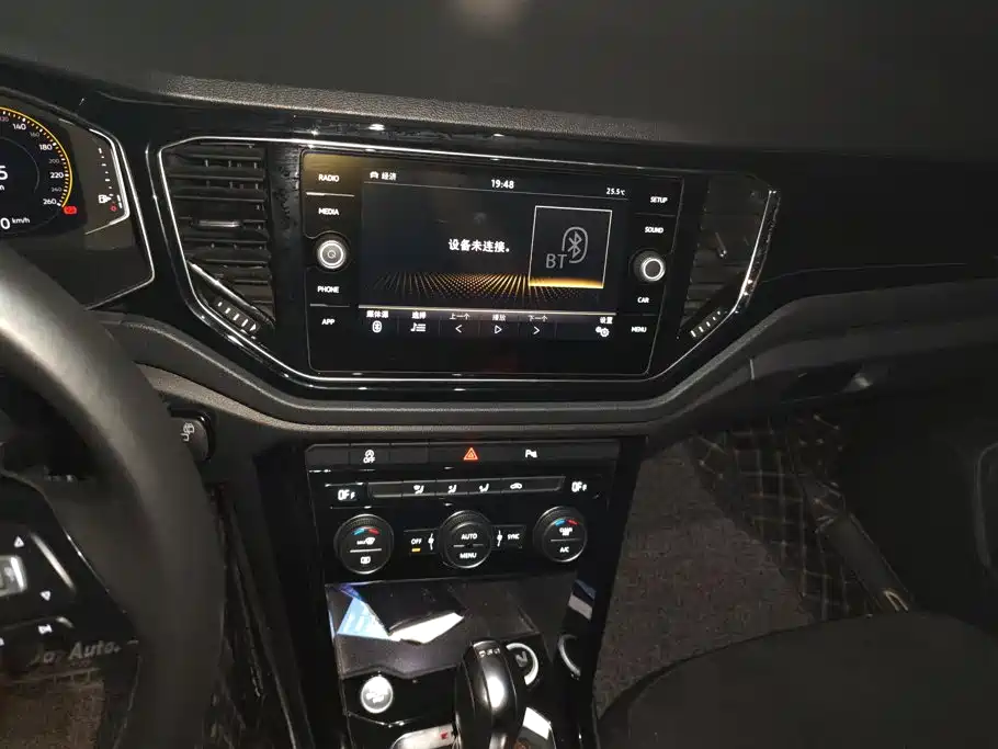 Volkswagen T-Roc 2018 — фото 13