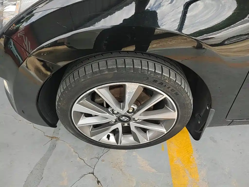 Hyundai Elantra 2015 — фото 23