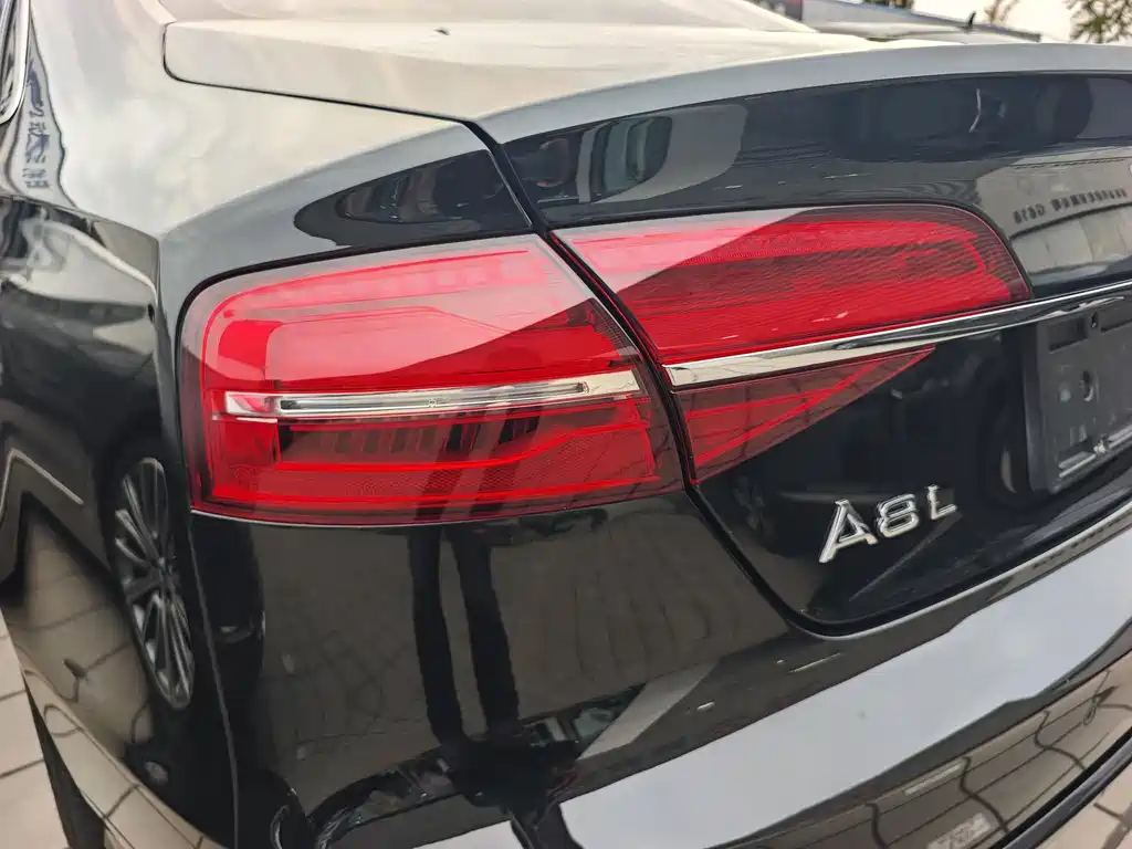 Audi A8 2018 — фото 27