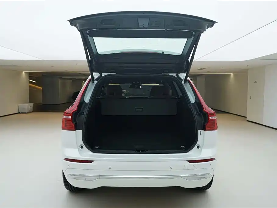 Volvo XC60 2025 — фото 6