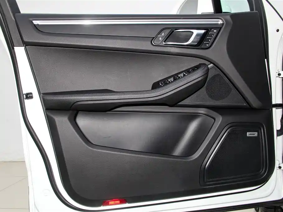 Porsche Macan 2021 — фото 16