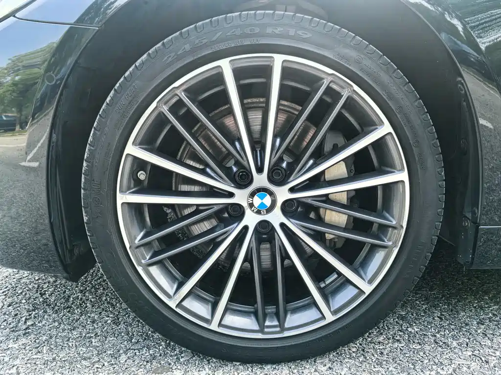 BMW 5 Series 2022 — фото 17