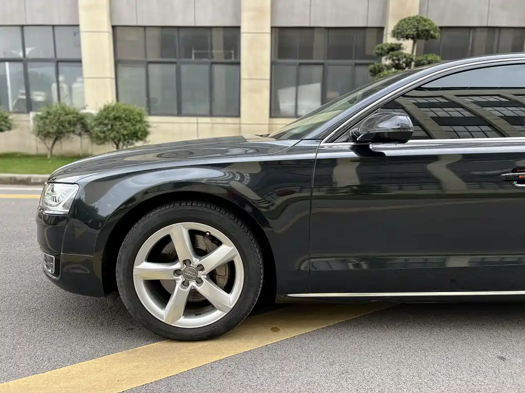 Audi A8 2015 — фото 30