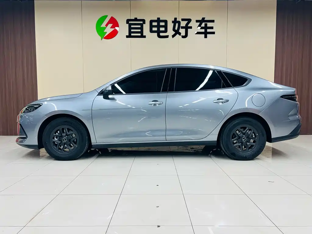 BYD Seal 05 DM-i 2025 — фото 4