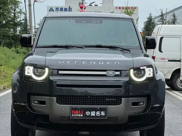 Land Rover Defender 2023