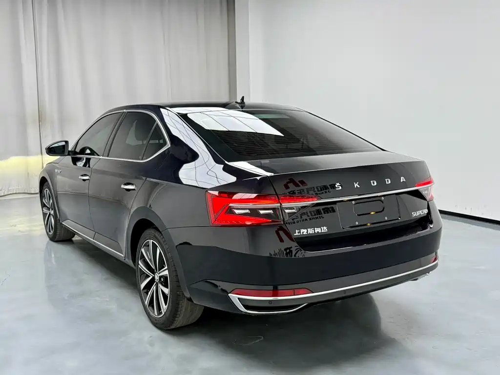 Skoda Superb 2023 — фото 14