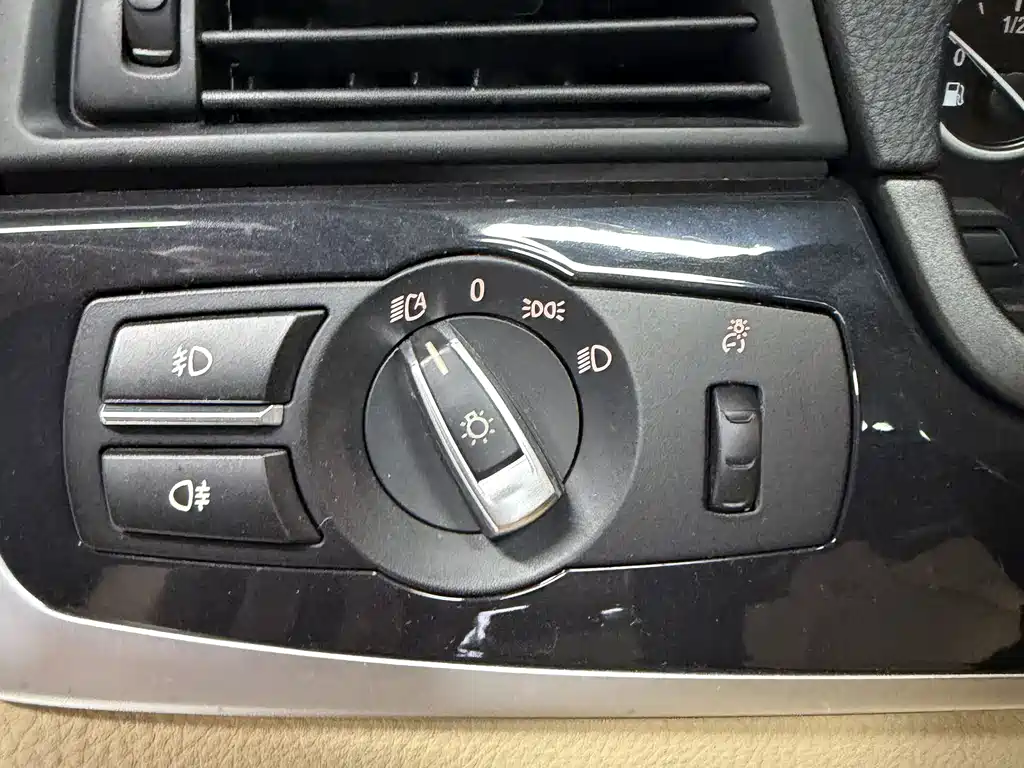 BMW 5 Series 2015 — фото 16