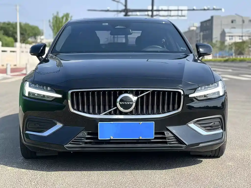 Volvo S60 2022 — фото 2