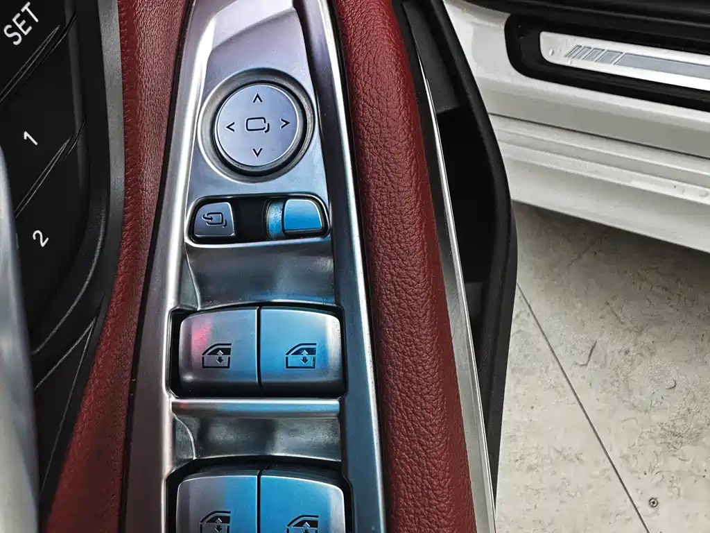 BMW 3 Series 2023 — фото 12