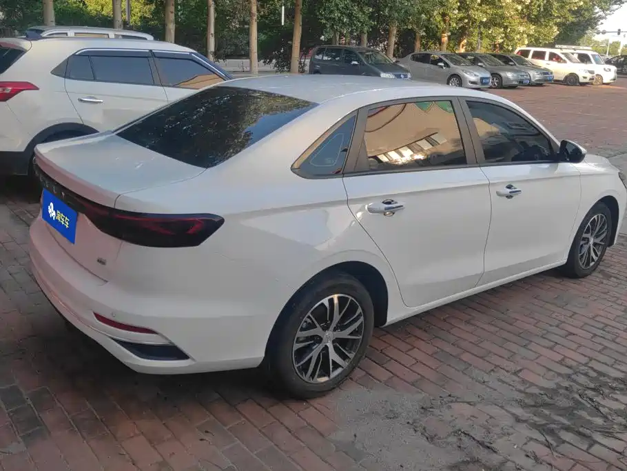 Geely Emgrand 2024
