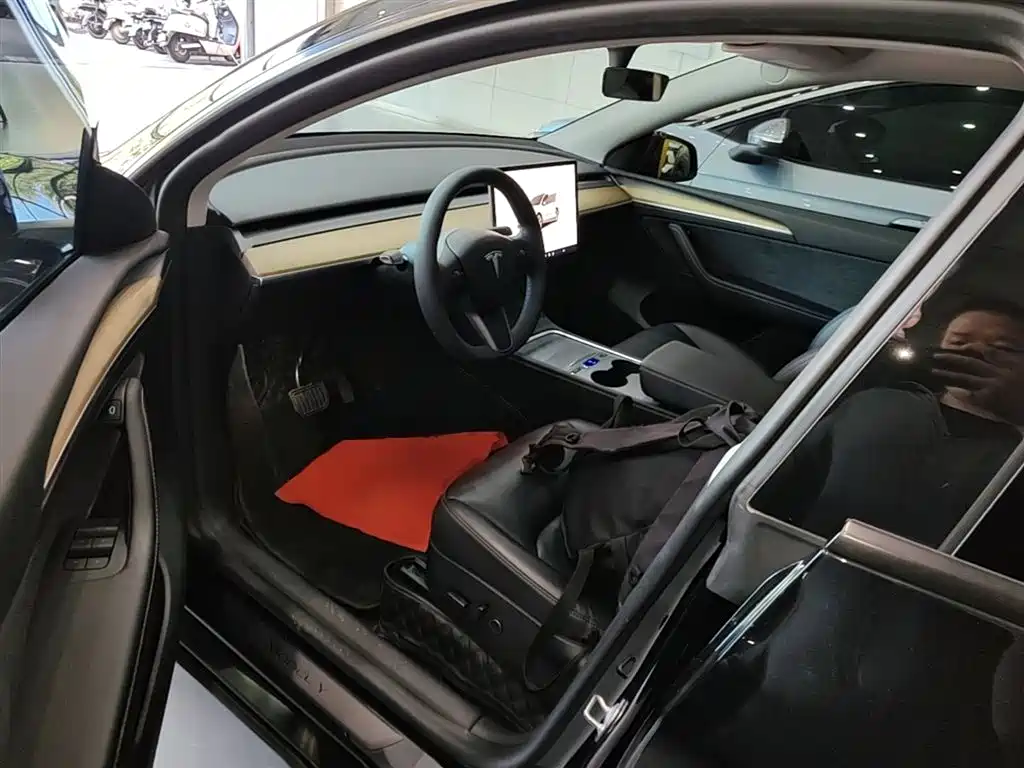 Tesla Model Y 2023 — фото 15