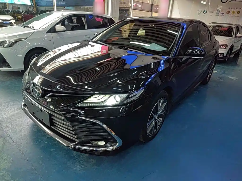 Toyota Camry 2021 — фото 2