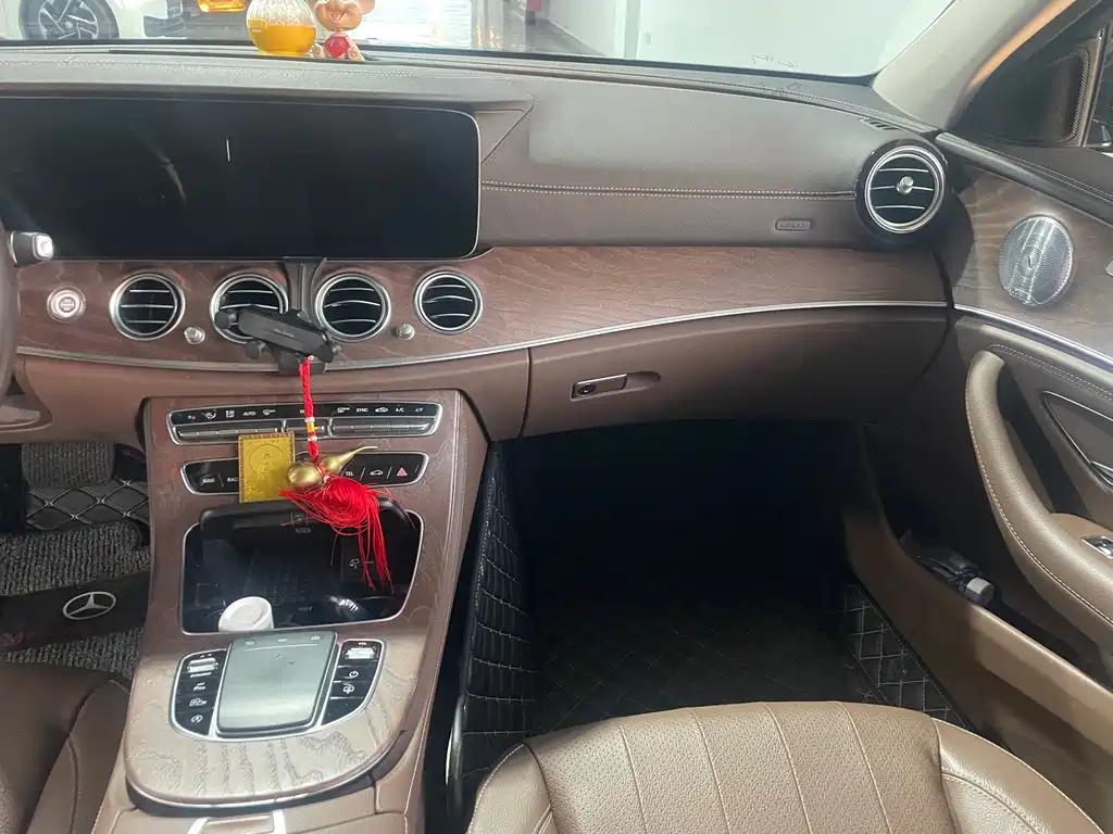 Mercedes-Benz E-Class 2019 — фото 14