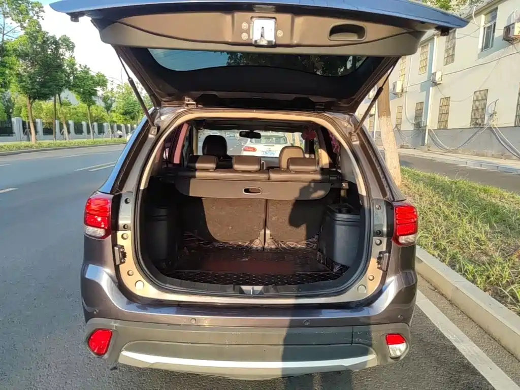 Mitsubishi Outlander 2018 — фото 19