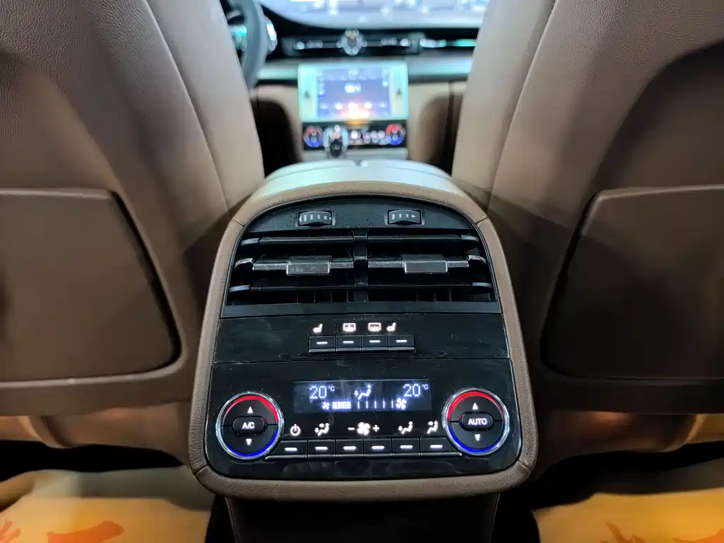 Maserati Quattroporte 2015 — фото 16