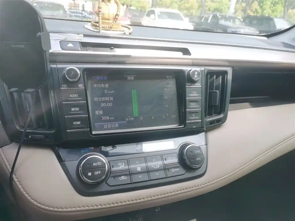 Toyota RAV4 2015 — фото 13