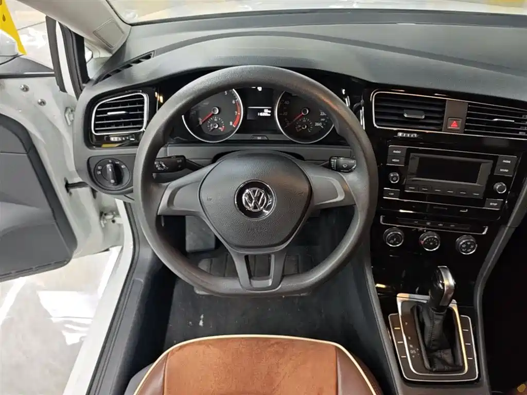 Volkswagen Golf 2018 — фото 11