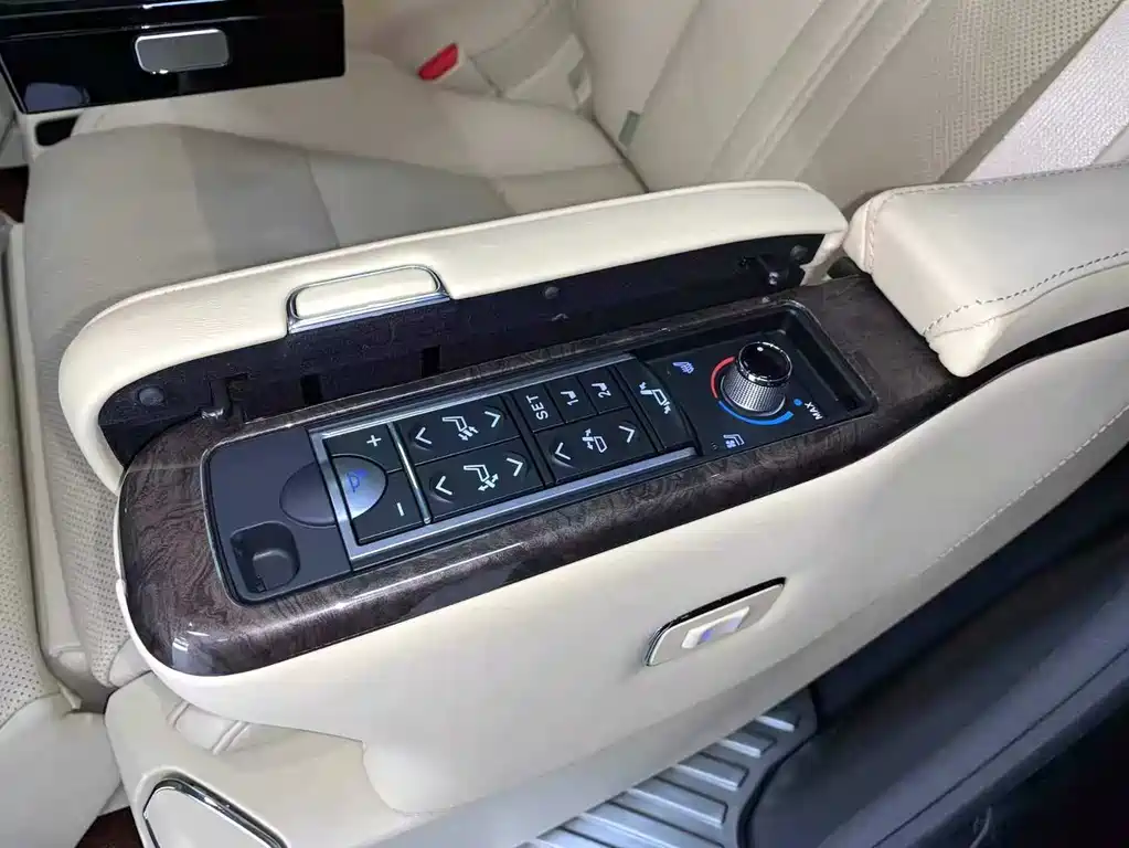 Toyota Alphard 2019 — фото 18
