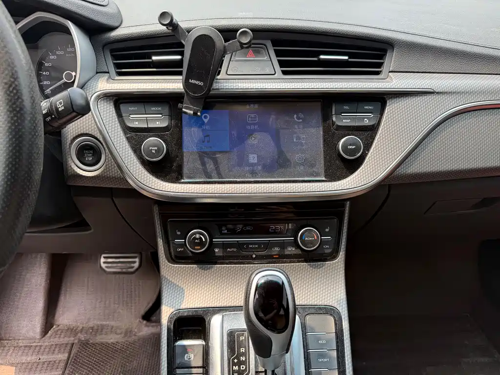 Geely Emgrand GS 2017 — фото 7