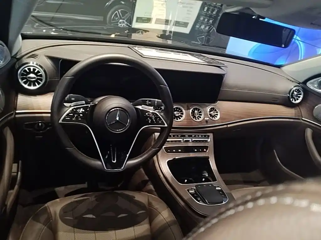 Mercedes-Benz E-Class 2023 — фото 16