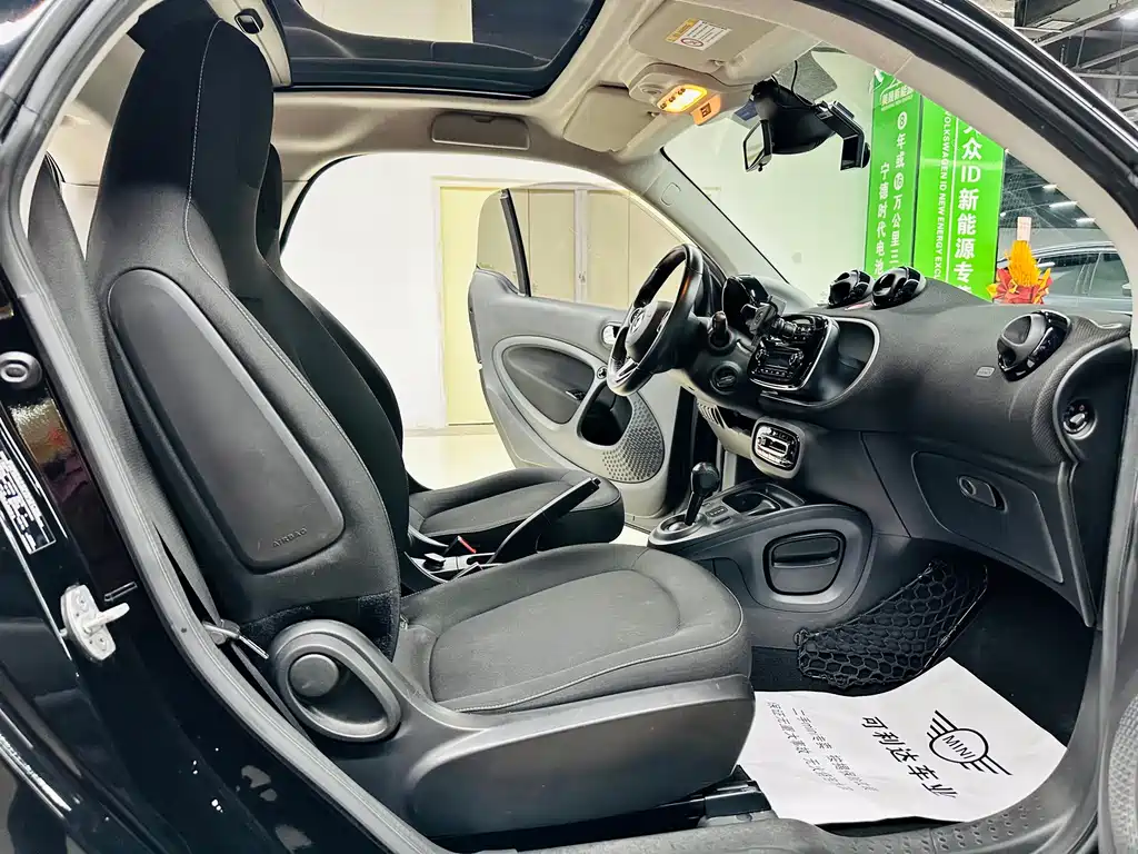 smart Fortwo 2018 — фото 16