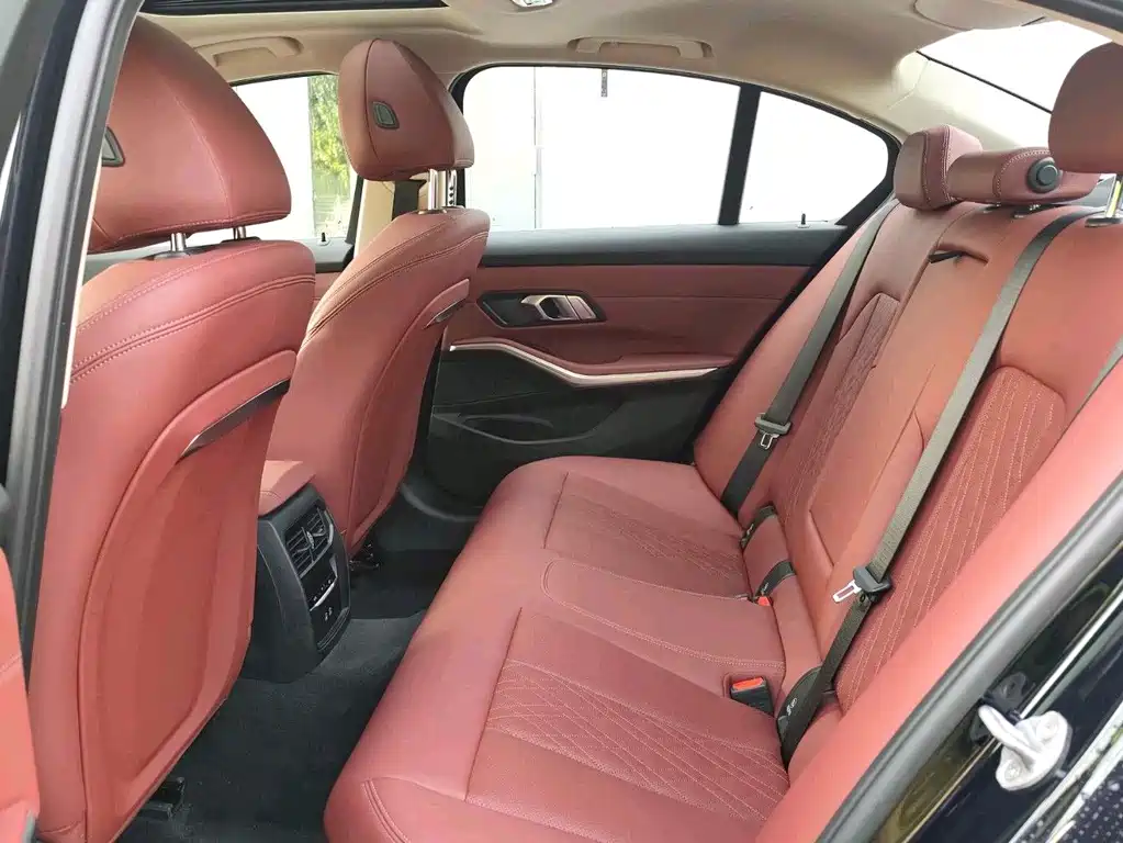 BMW 3 Series 2025 — фото 10