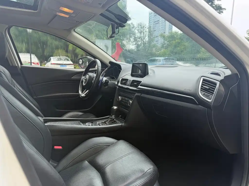 Mazda 3 Axela 2017 — фото 11