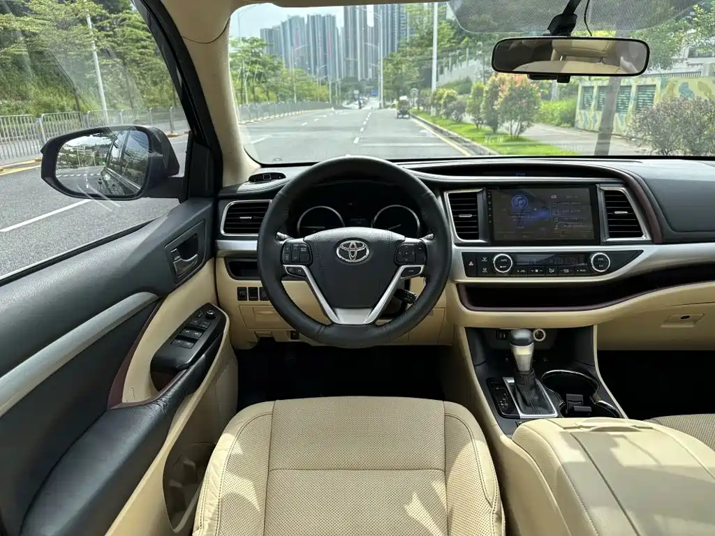 Toyota Highlander 2017 — фото 14