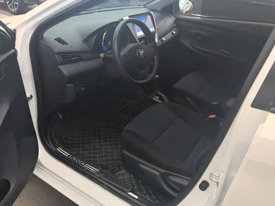 Toyota Yaris L 2019 — фото 9