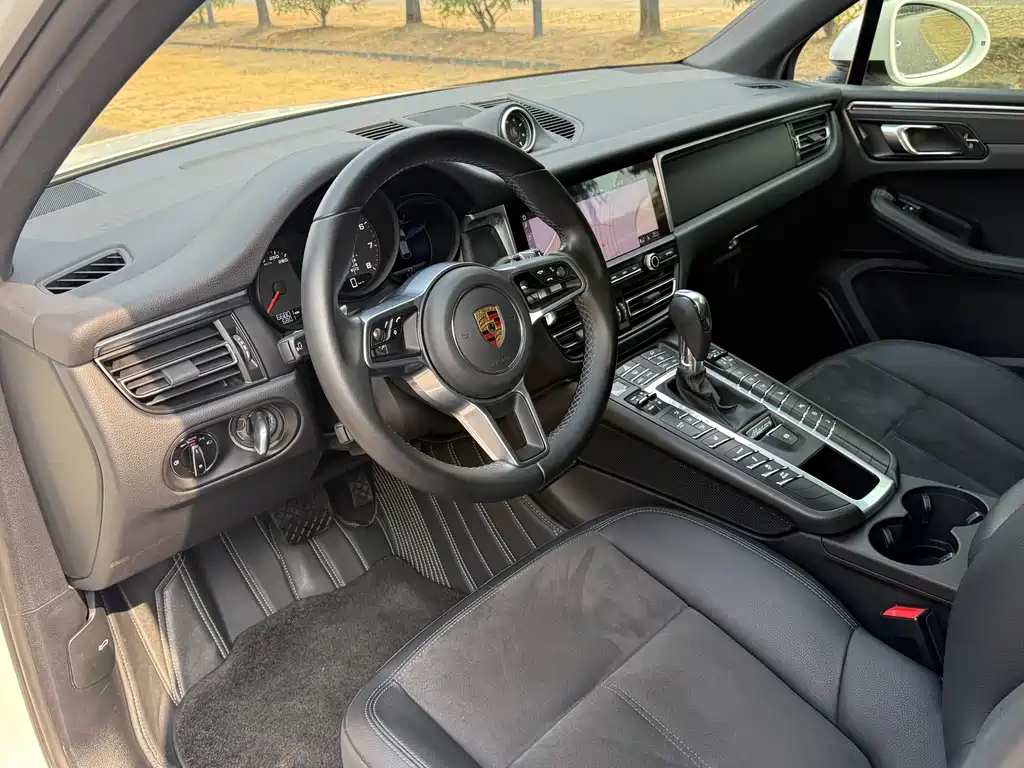 Porsche Macan 2021 — фото 10