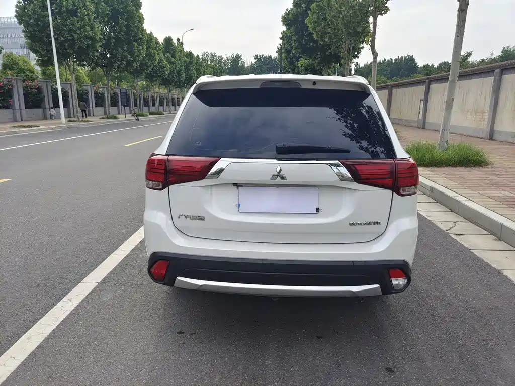 Mitsubishi Outlander 2017 — фото 14