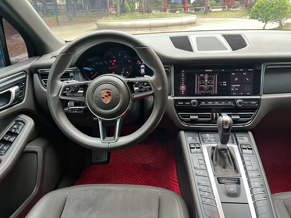 Porsche Macan 2019 — фото 13