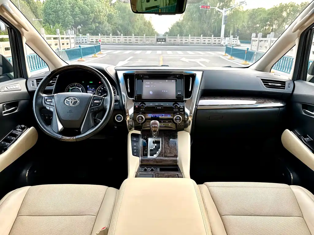 Toyota Vellfire 2020 — фото 8