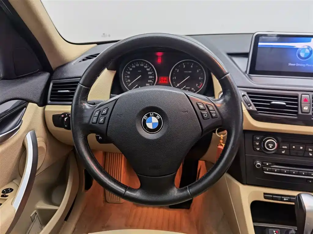 BMW X1 2012 — фото 11