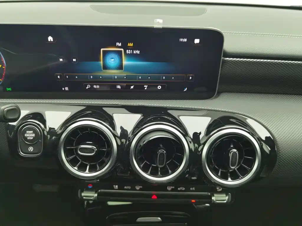 Mercedes-Benz A-Class 2020 — фото 12