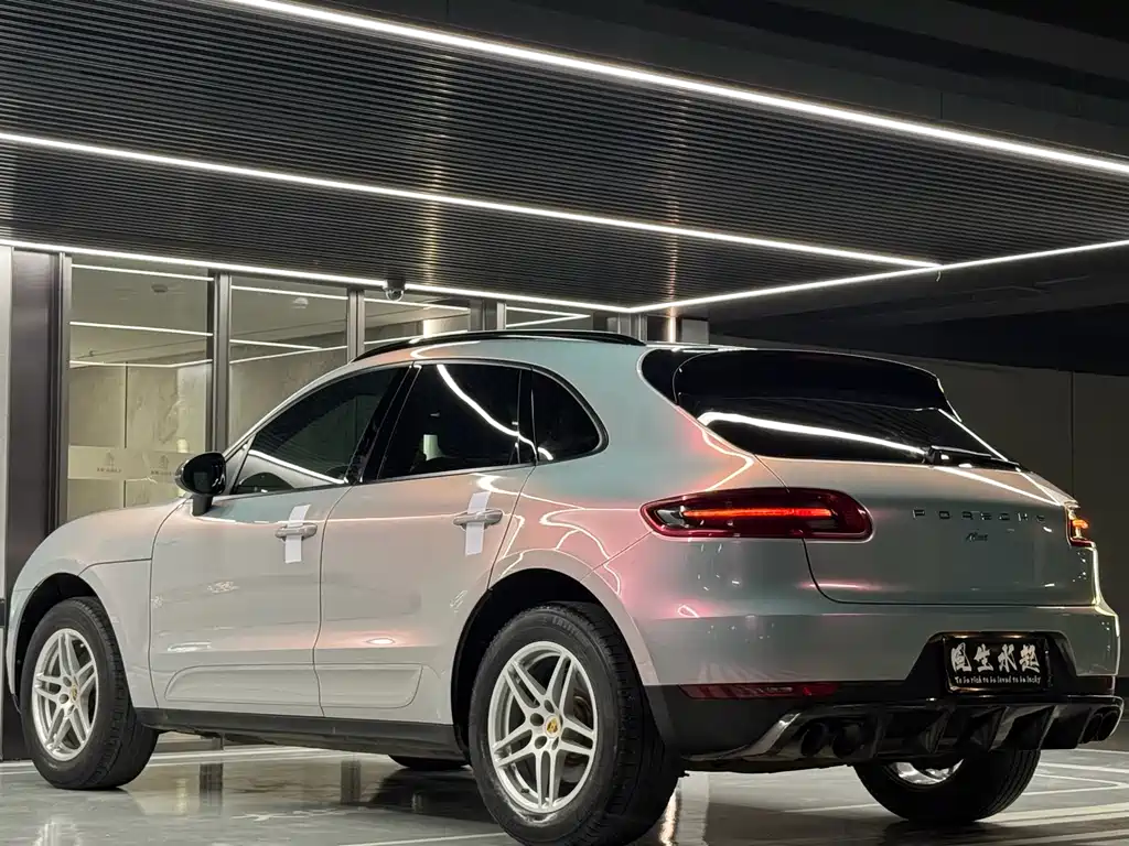 Porsche Macan 2017 — фото 20