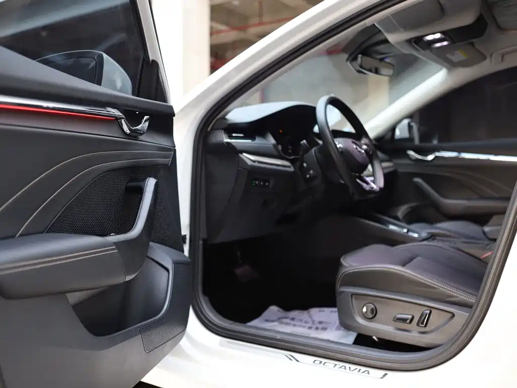 Skoda Octavia 2022 — фото 12
