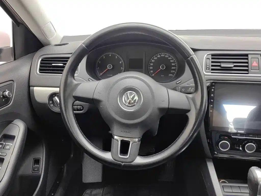 Volkswagen Sagitar 2015 — фото 11