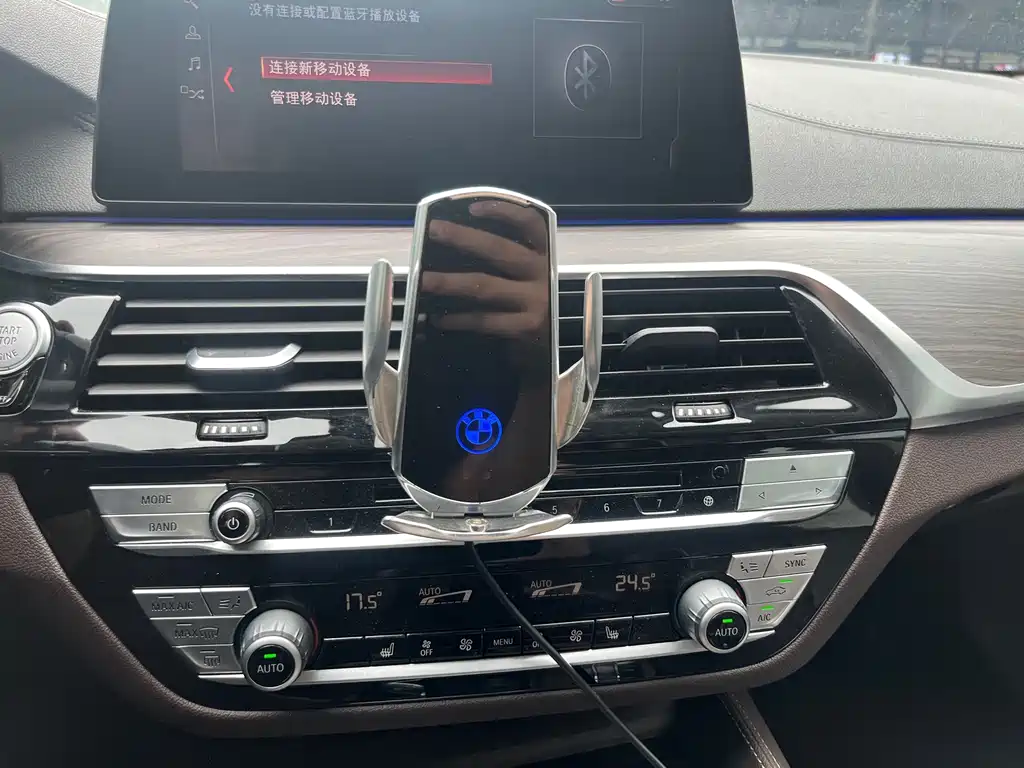 BMW 5 Series 2019 — фото 10