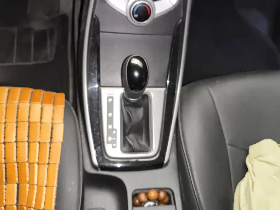 Hyundai Elantra Langdong 2015 — фото 16