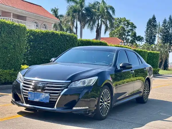 Toyota Crown 2015