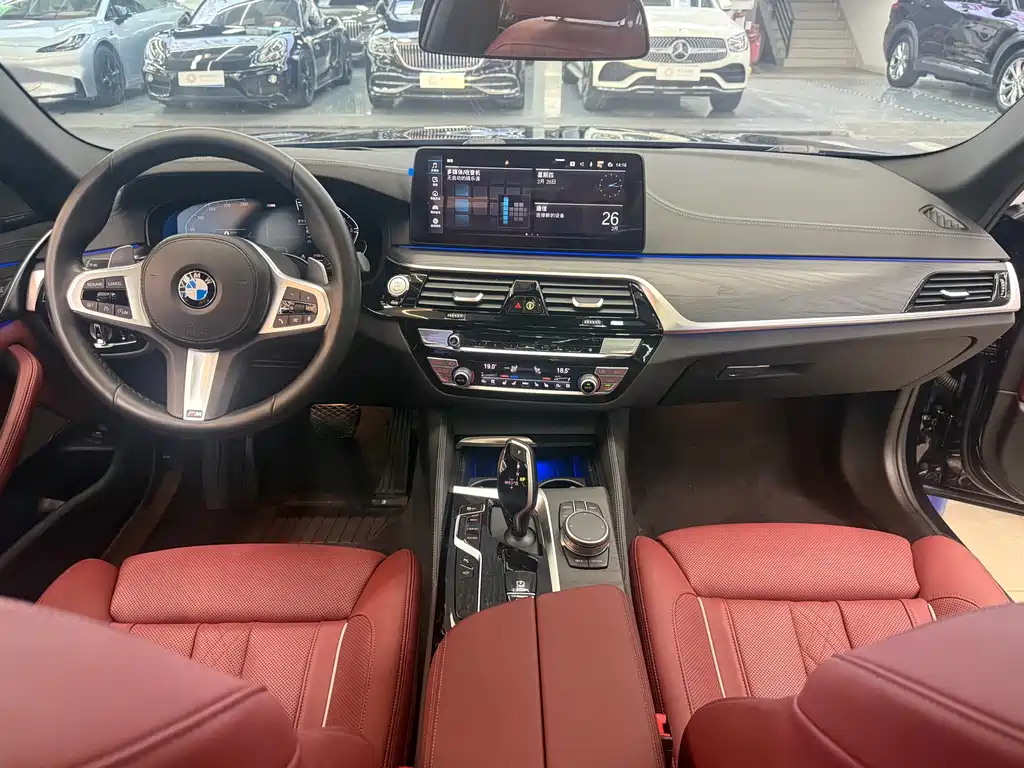 BMW 5 Series 2021 — фото 11