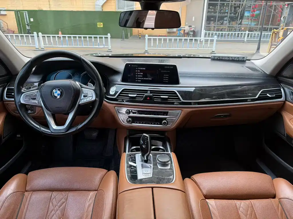 BMW 7 Series 2018 — фото 6