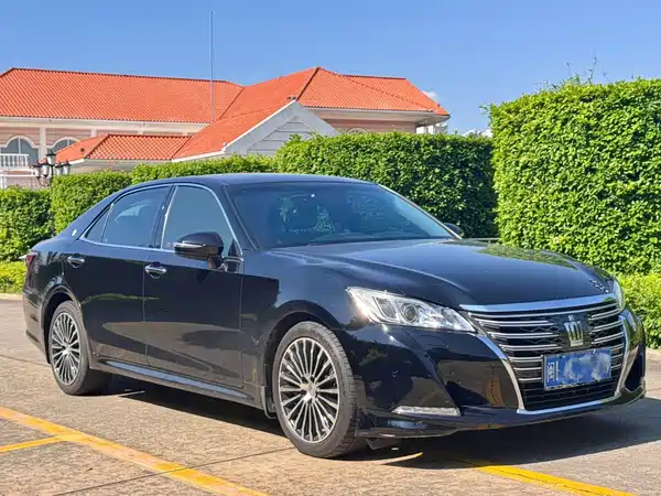 Toyota Crown 2015